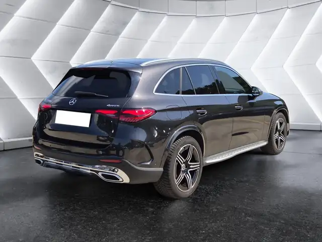 Mercedes-Benz GLC view 4