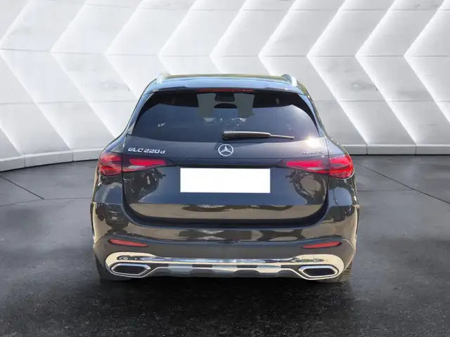 Mercedes-Benz GLC view 3