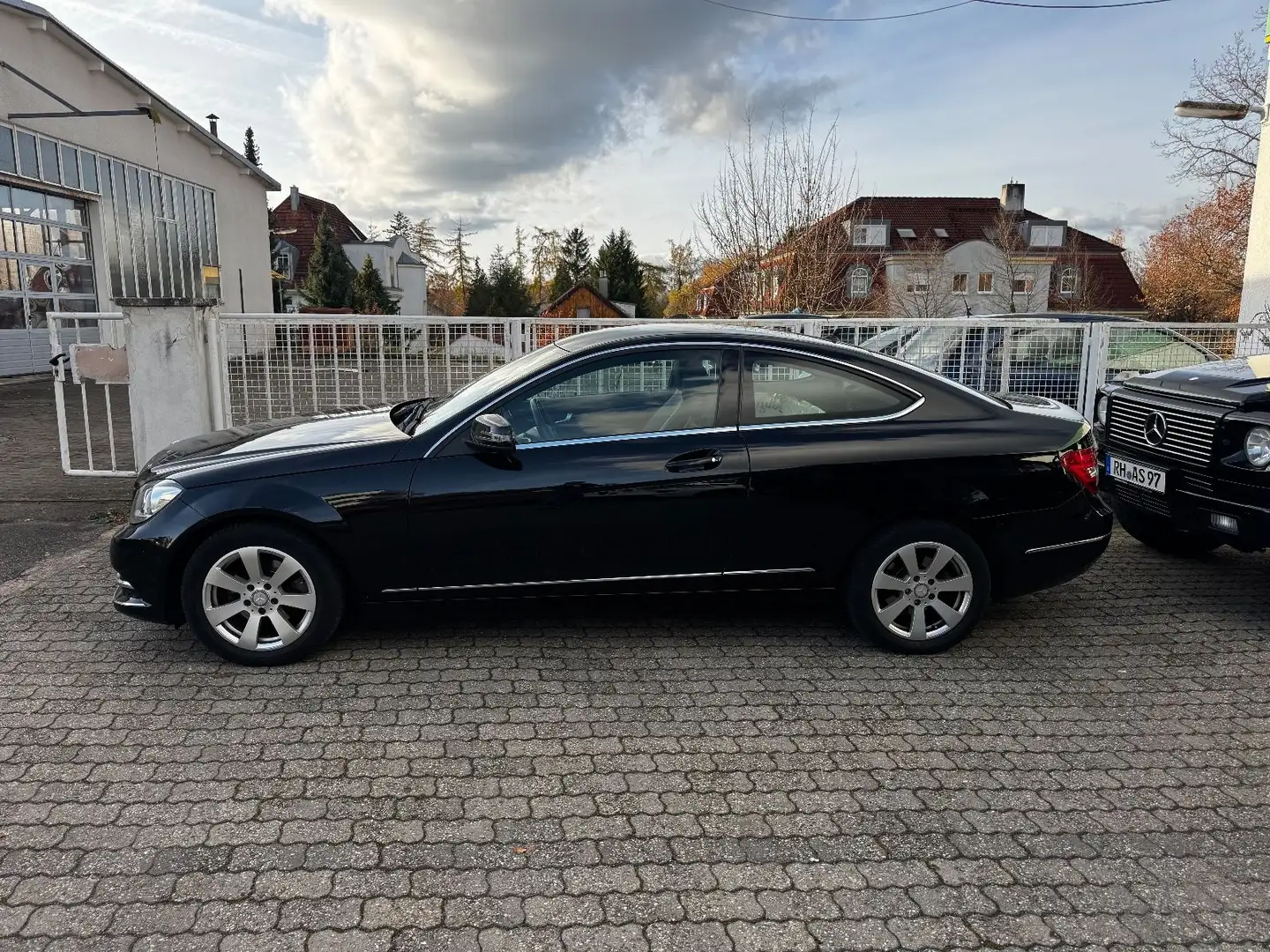 Mercedes-Benz C 180 C Coupe C 180 CGI BlueEfficiency Schwarz - 2