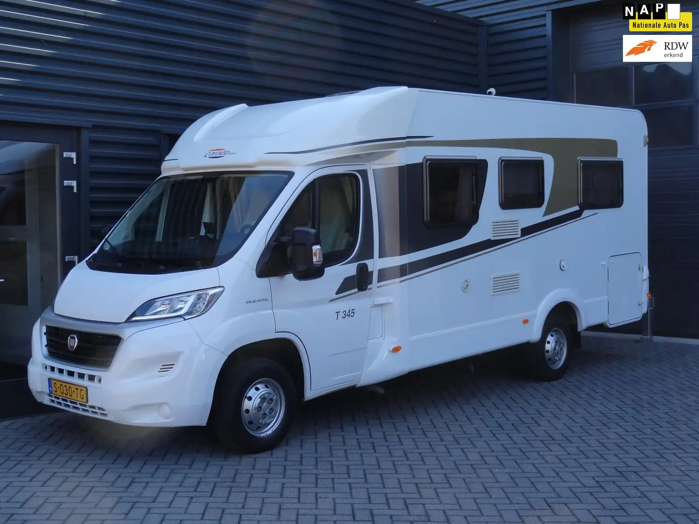 Carado T 345 Carado, Ducato met Luchtvering systeem, Wit - 1