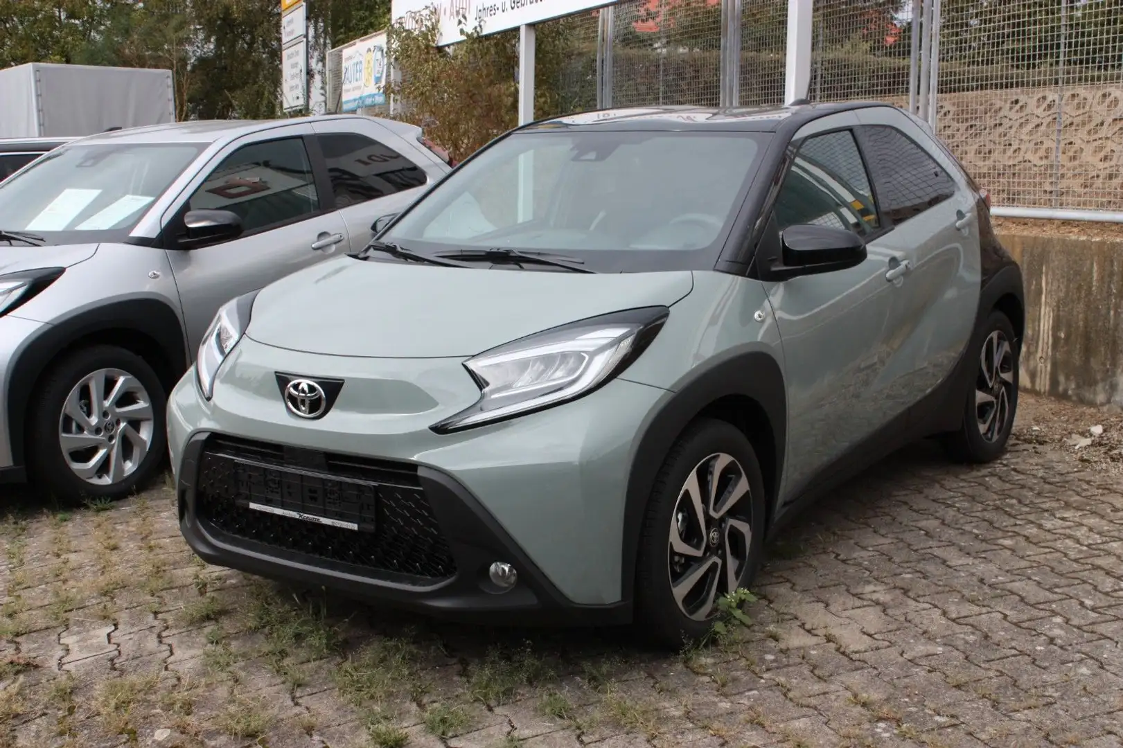 Toyota Aygo X 1.0-l-VVT-i Team-D / Komfort/ Sicht-Paket Verde - 1