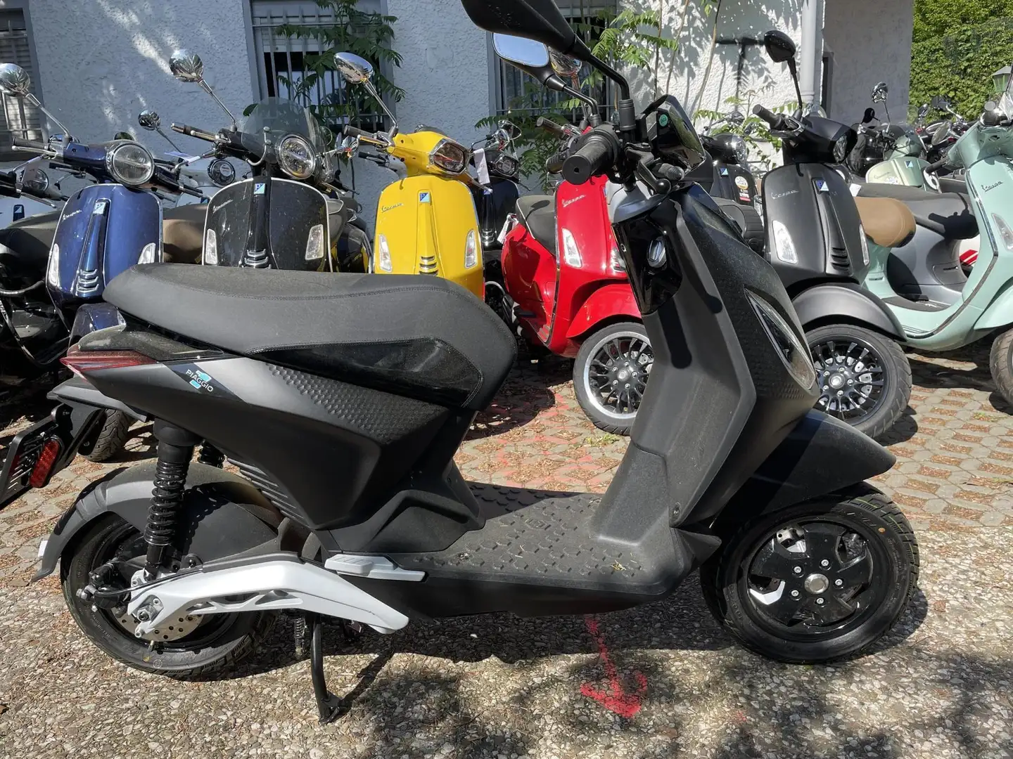 Piaggio 1+ E-Roller 45 Kmh Super Handling wie NEU 28 KM Negro - 1