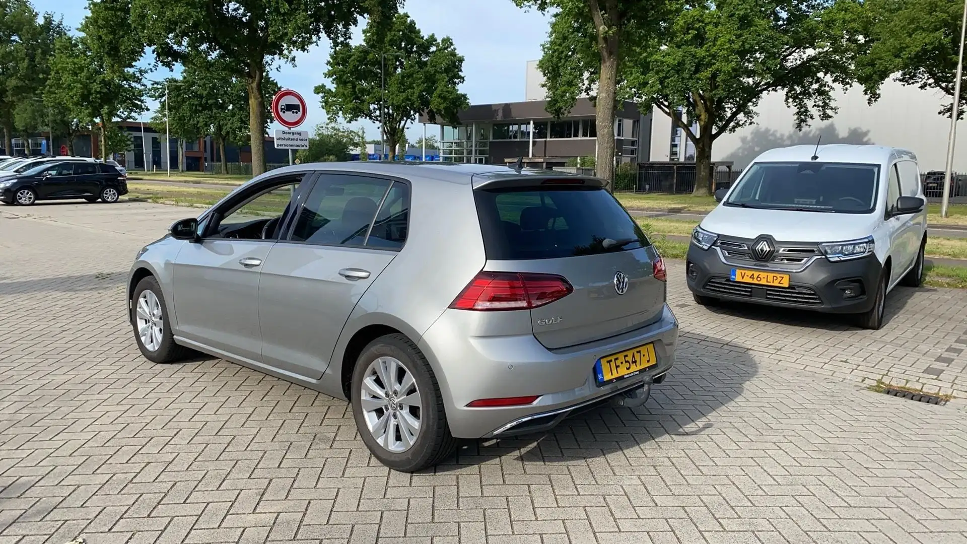 Volkswagen Golf 1.0 TSI Comfortline Grijs - 2