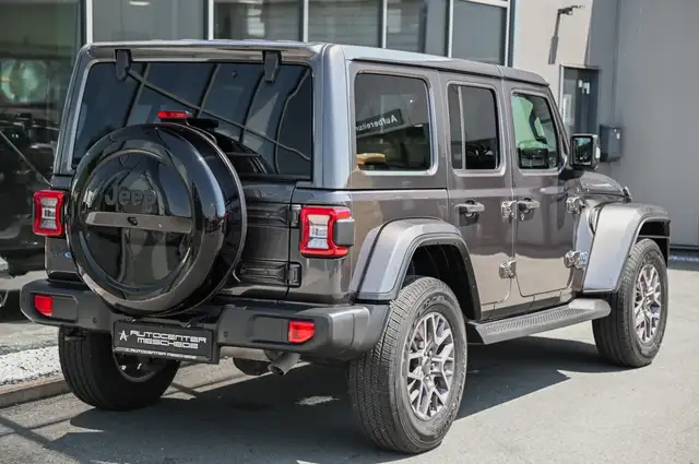 Jeep Wrangler view 4