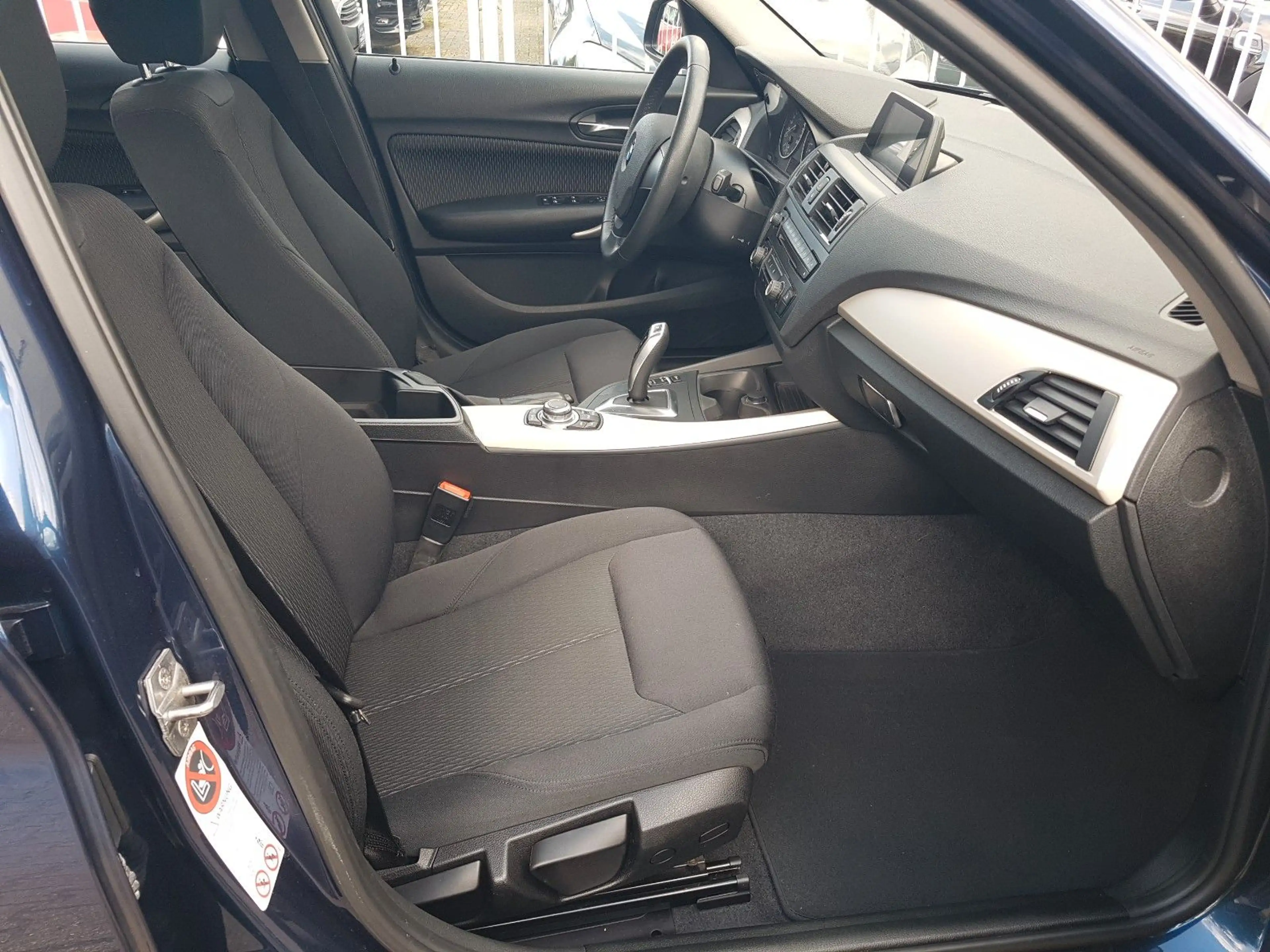 BMW 116 i Automatik 1.Hand eGlasdach Navi Sitzheizg. — photo 12