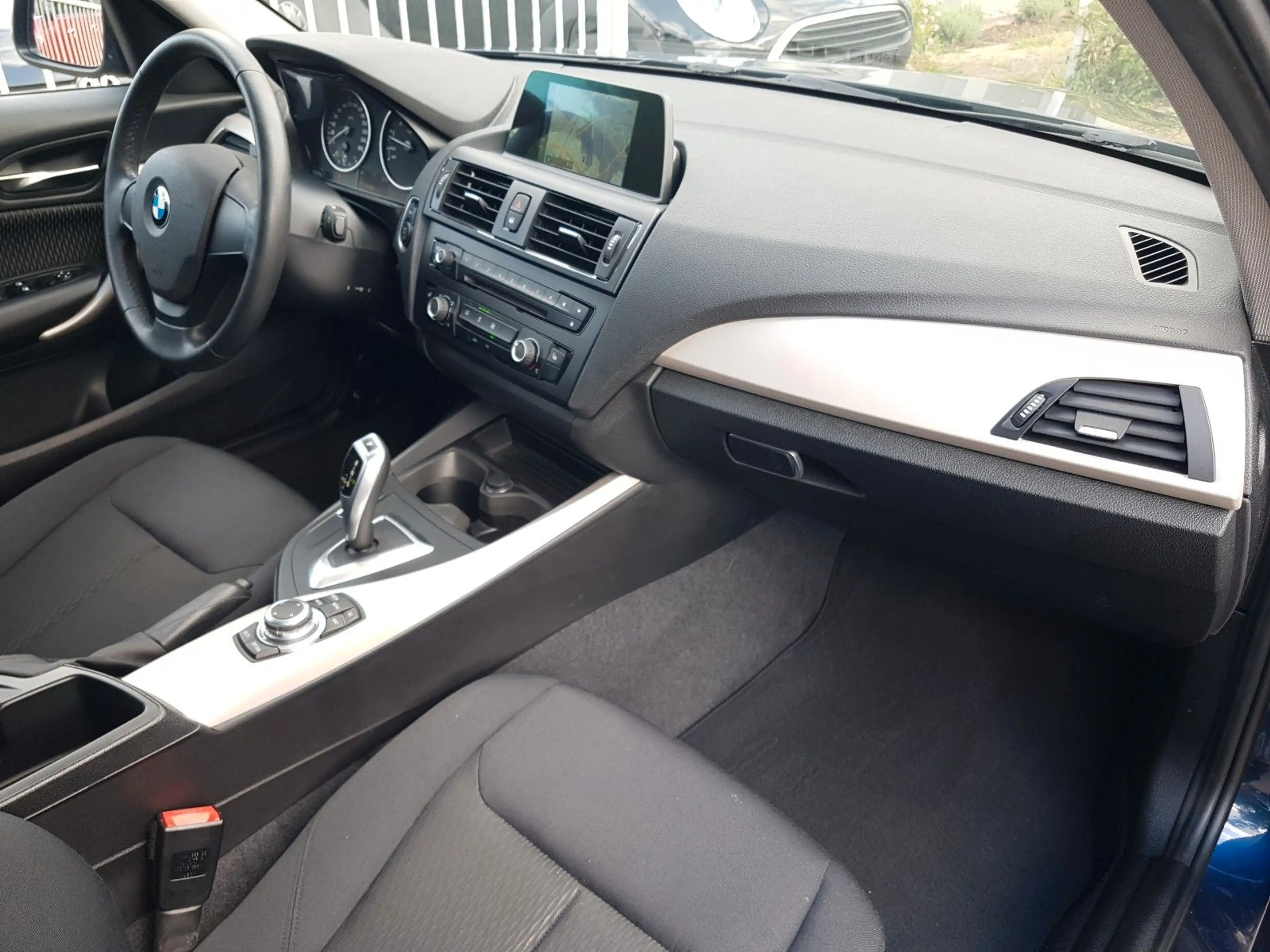 BMW 116 i Automatik 1.Hand eGlasdach Navi Sitzheizg. — photo 13