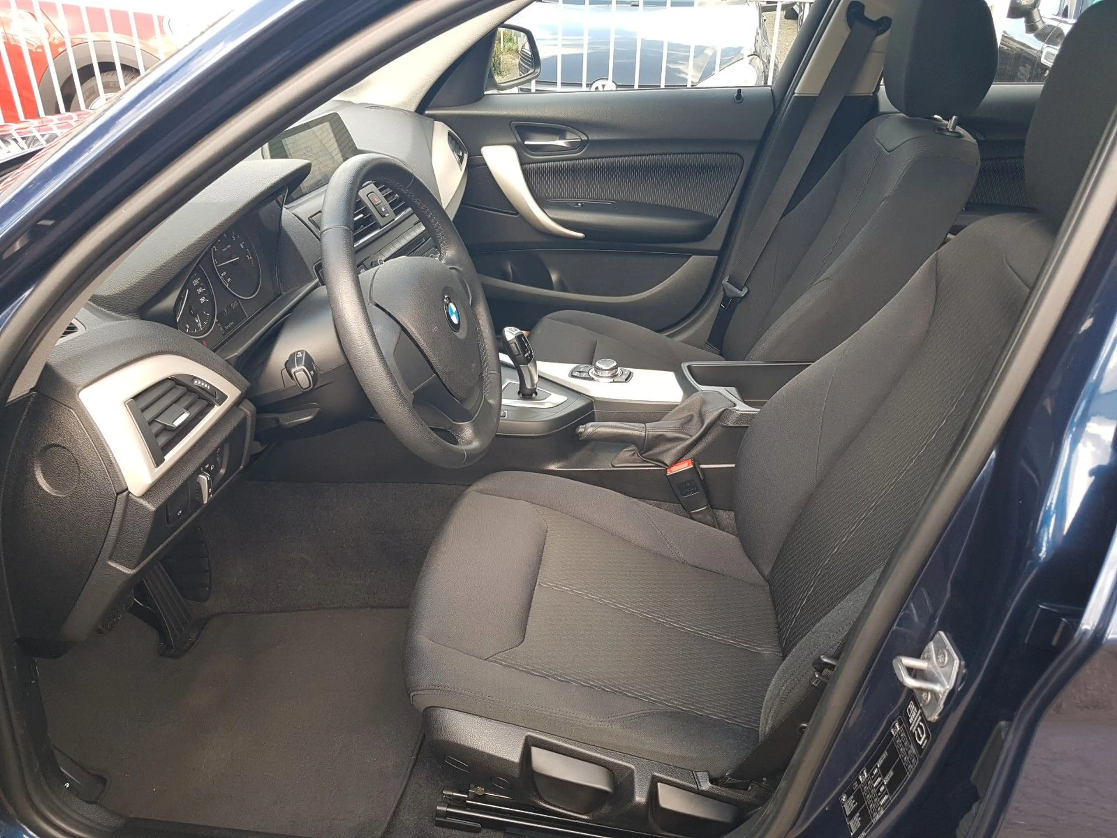 BMW 116 i Automatik 1.Hand eGlasdach Navi Sitzheizg. — photo 10