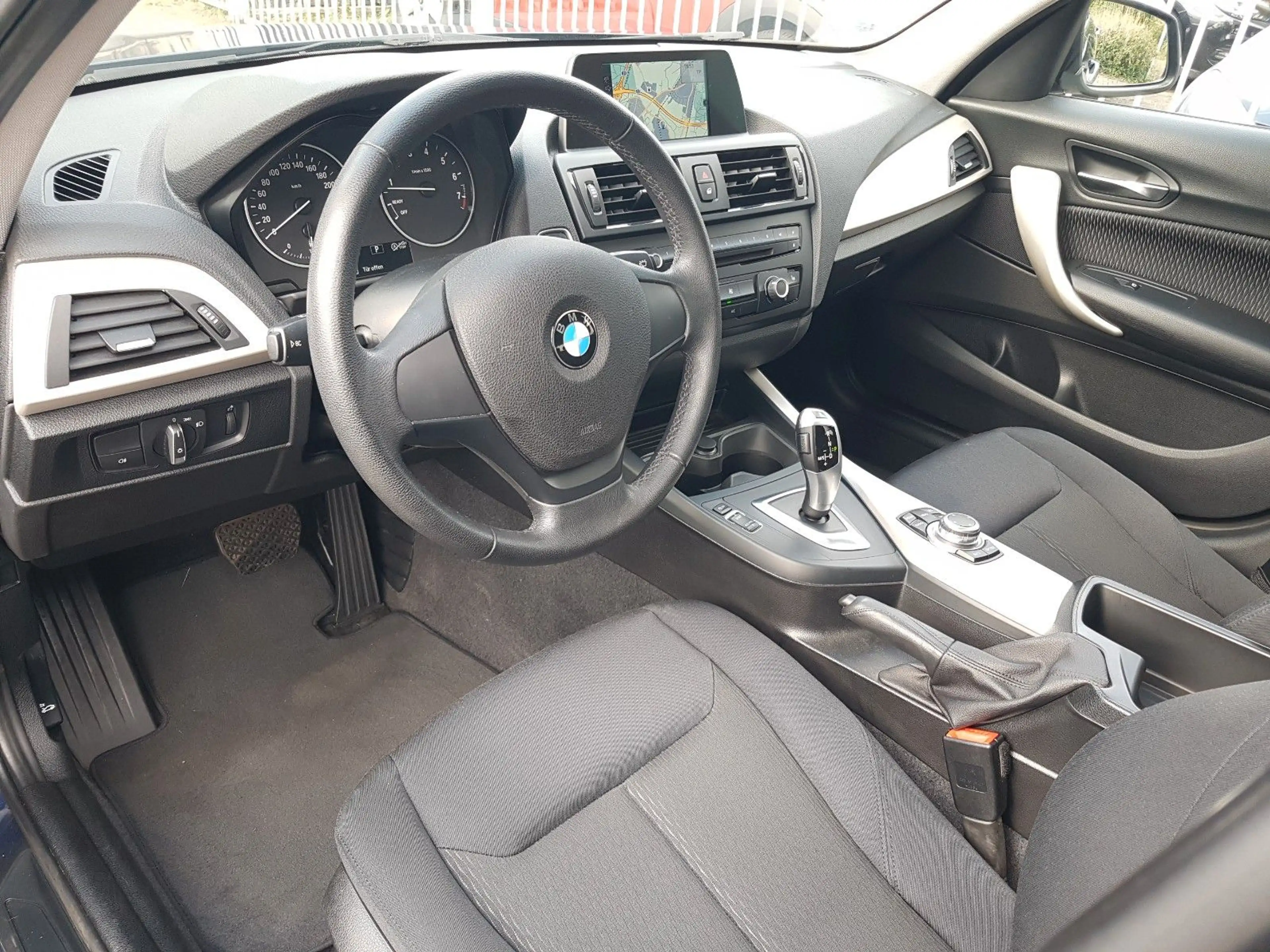 BMW 116 i Automatik 1.Hand eGlasdach Navi Sitzheizg. — photo 11