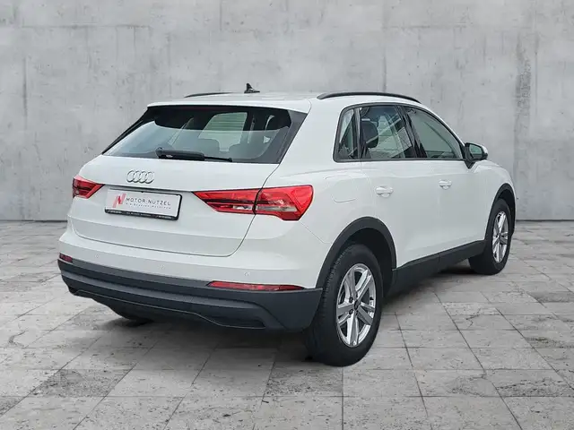 Audi Q3 view 6