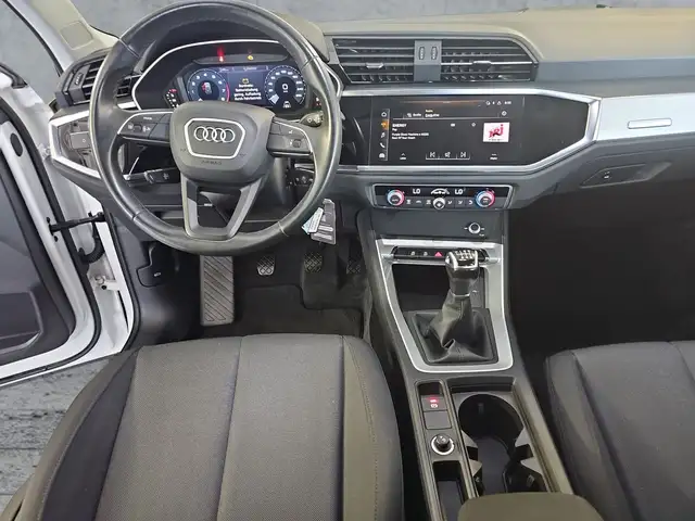 Audi Q3 view 9