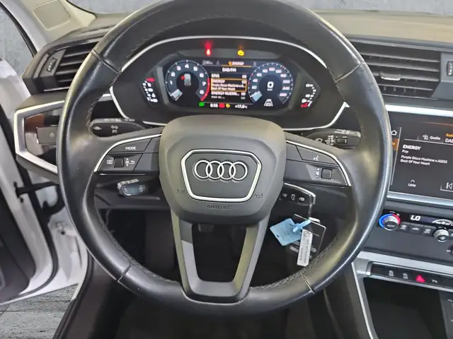 Audi Q3 view 10