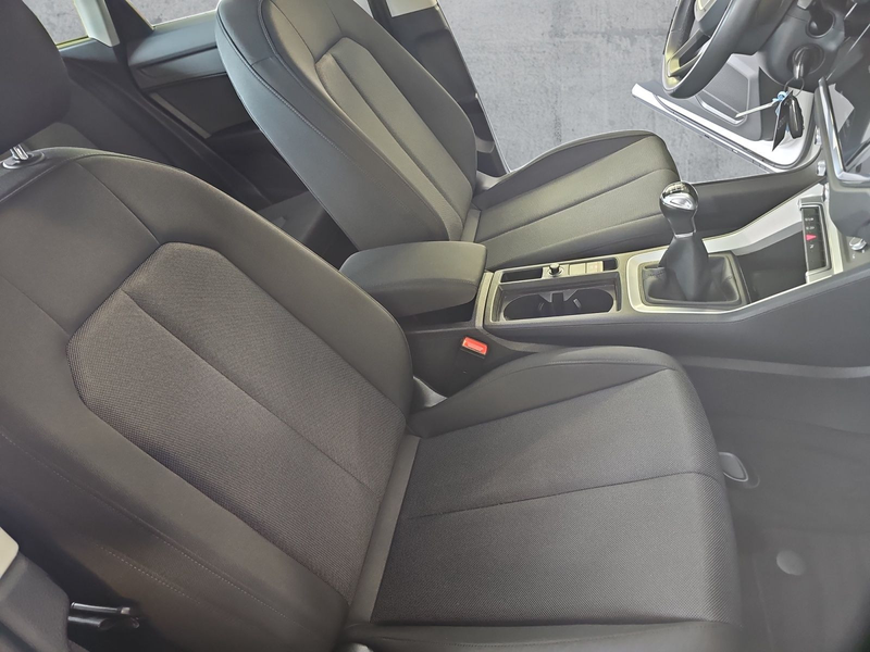 Audi Q3 35 TFSI 2xPDC+DAB+LM+MFL+AHK — photo 13