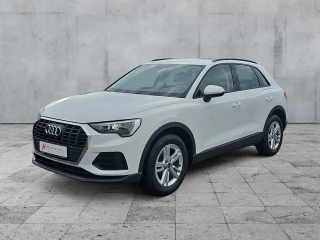 Audi Q3 view 2