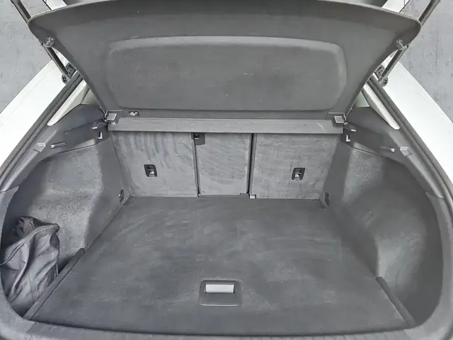 Audi Q3 view 14