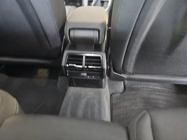 Audi Q3 view 17