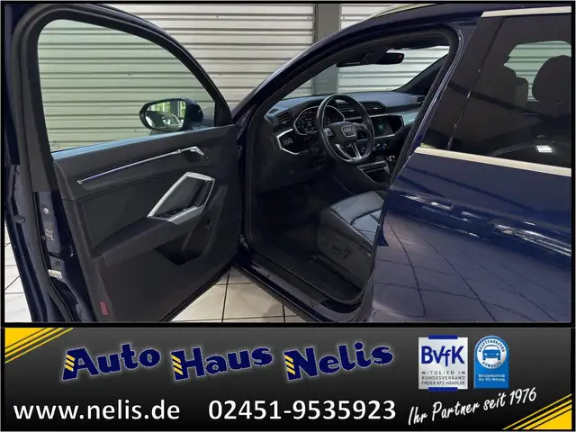 Audi Q3 view 10