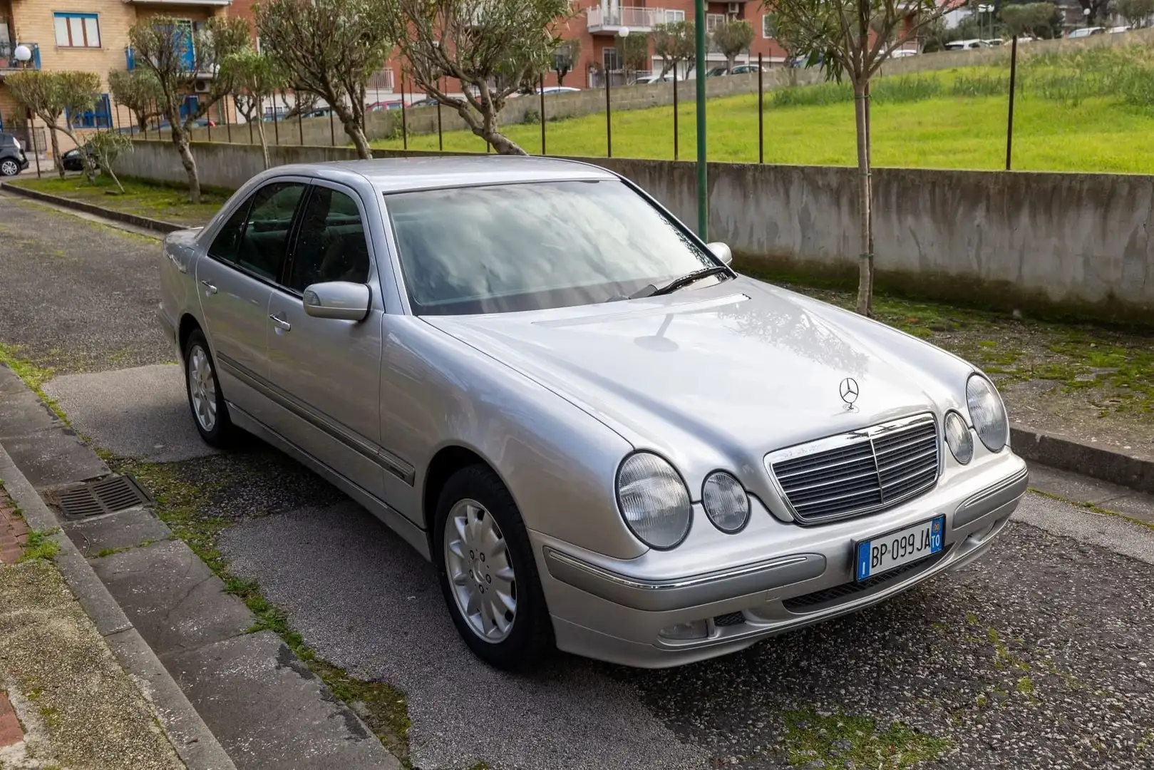 Mercedes-Benz E 260 ELEGANCE V6 2.600 cc benzina solo km. 68.000 Gris - 1