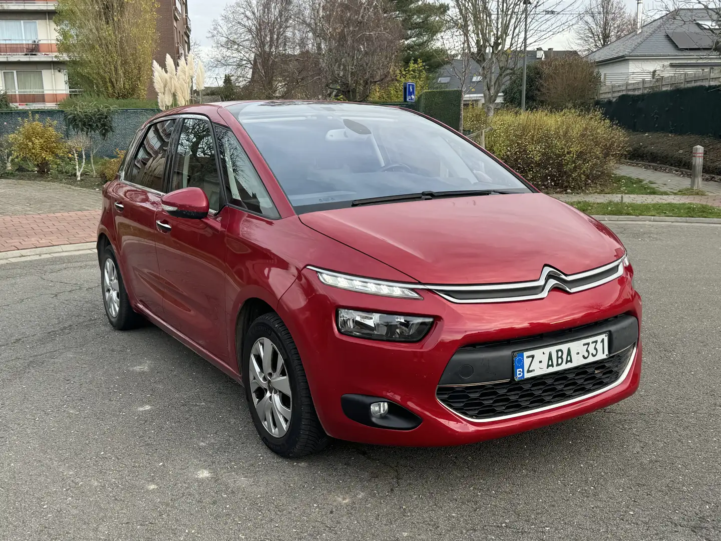 Citroen Grand C4 Picasso 1.2 essence , 130ch , Gps , airco , caméra , 2cl Rouge - 1