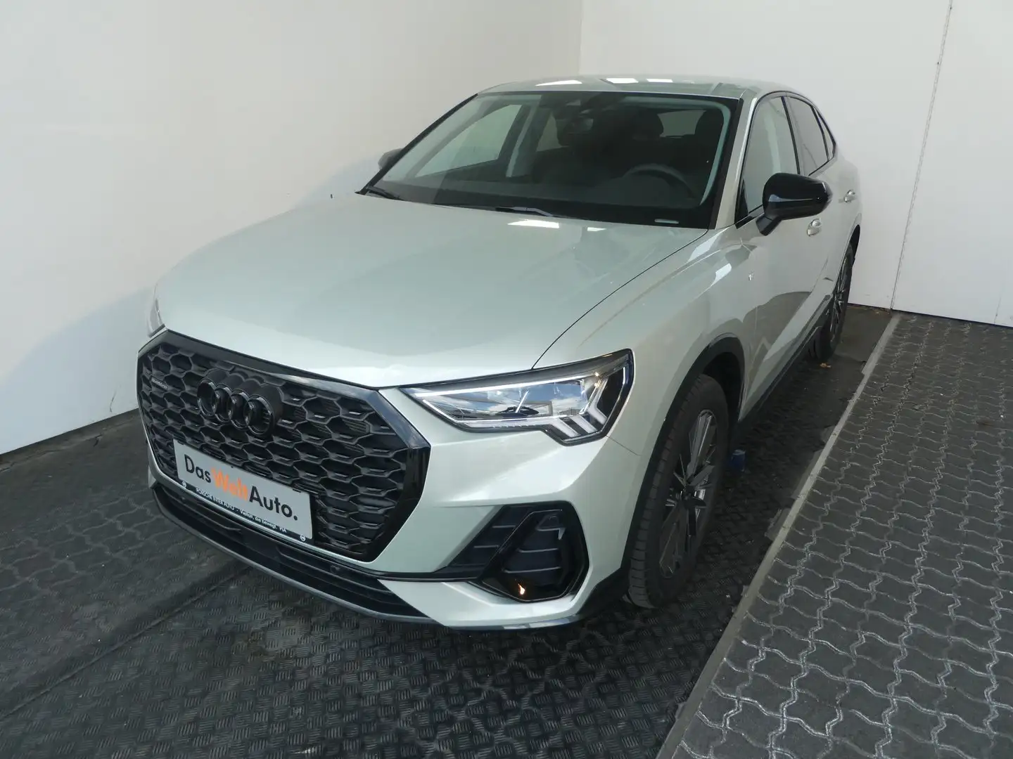 Audi Q3 40 TDI quattro S line Silber - 1