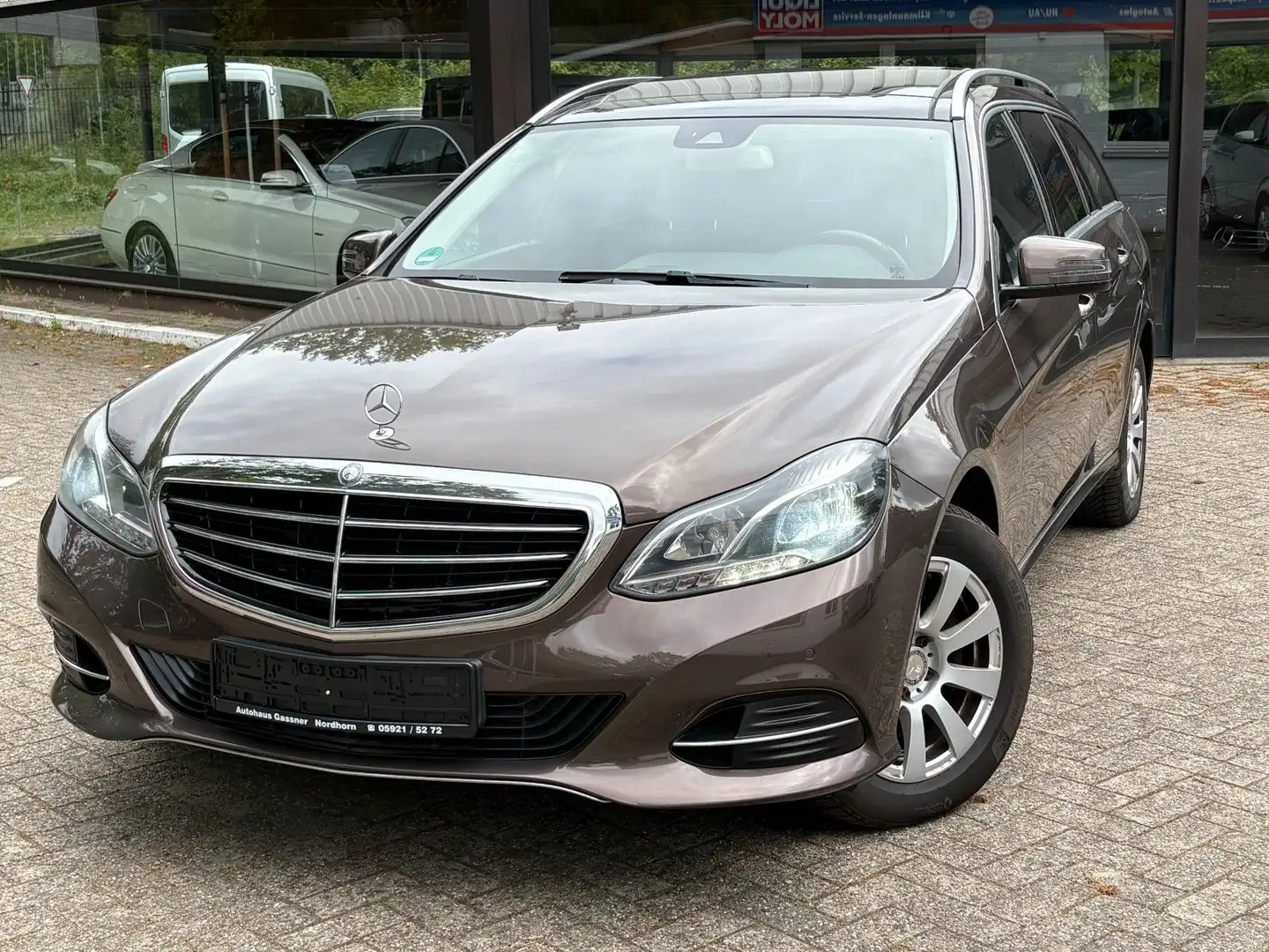 Mercedes-Benz E 250 E250 CDI BlueTec *LEDER*PANORAMA*TOTWINKEL* Hnědá - 1