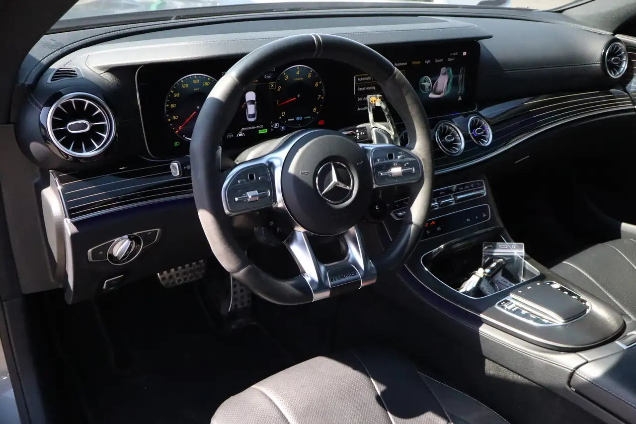 Mercedes-Benz CLS снимка Mercedes-Benz CLS
