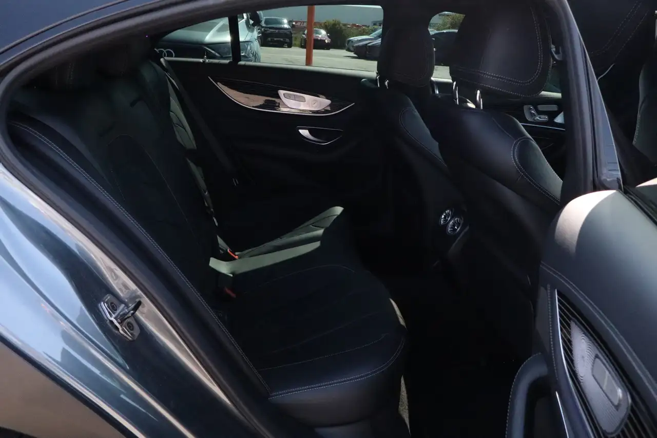 Mercedes-Benz CLS снимка Mercedes-Benz CLS