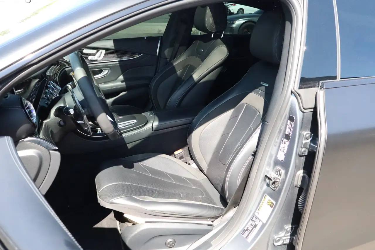 Mercedes-Benz CLS снимка Mercedes-Benz CLS
