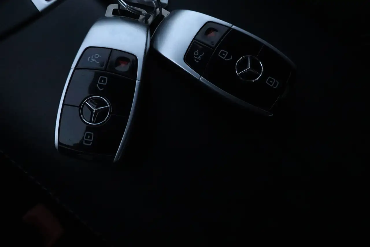 Mercedes-Benz CLS снимка Mercedes-Benz CLS