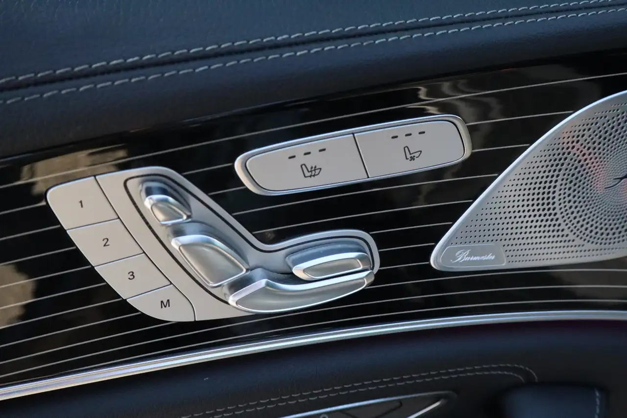 Mercedes-Benz CLS снимка Mercedes-Benz CLS