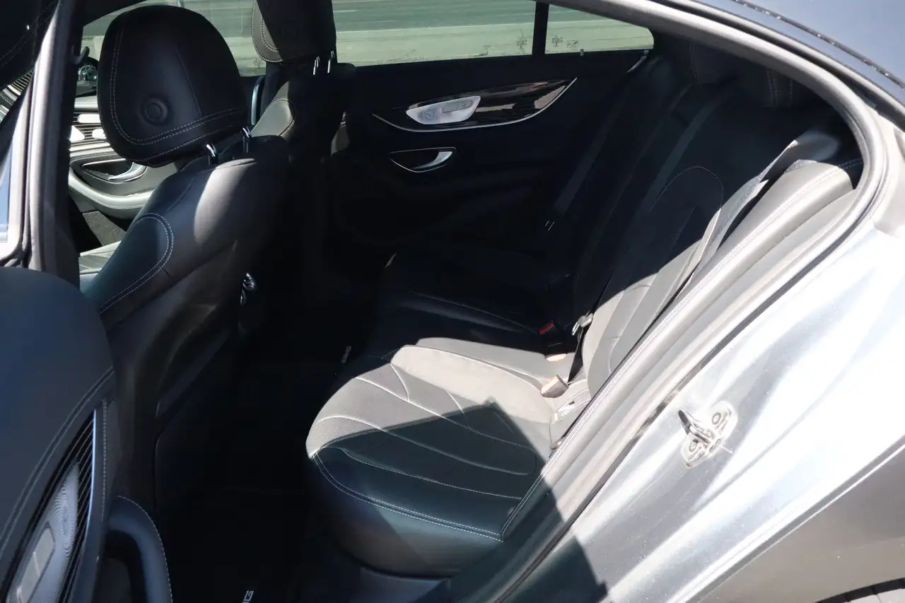 Mercedes-Benz CLS снимка Mercedes-Benz CLS