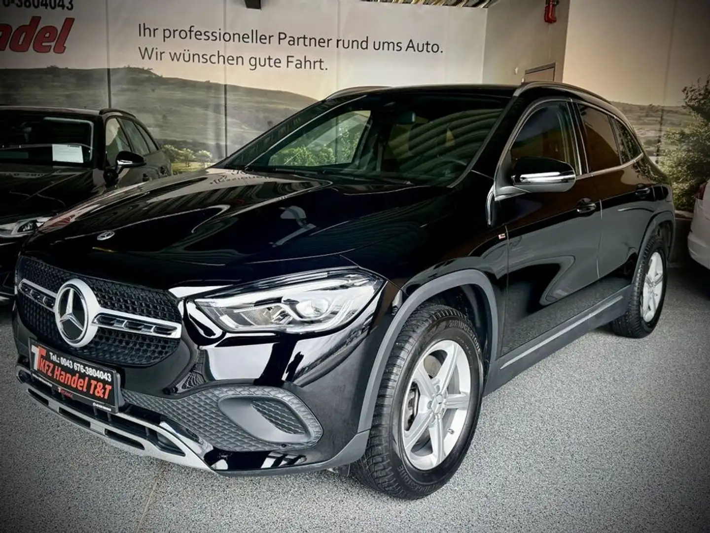 Mercedes-Benz GLA 250 Schwarz - 1