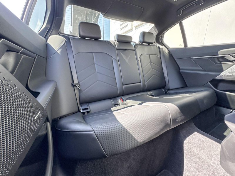 BMW 550 5 Serie Sedan 550e xDrive — photo 8
