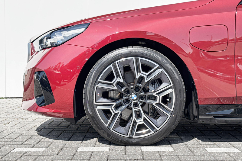 BMW 550 5 Serie Sedan 550e xDrive — photo 3