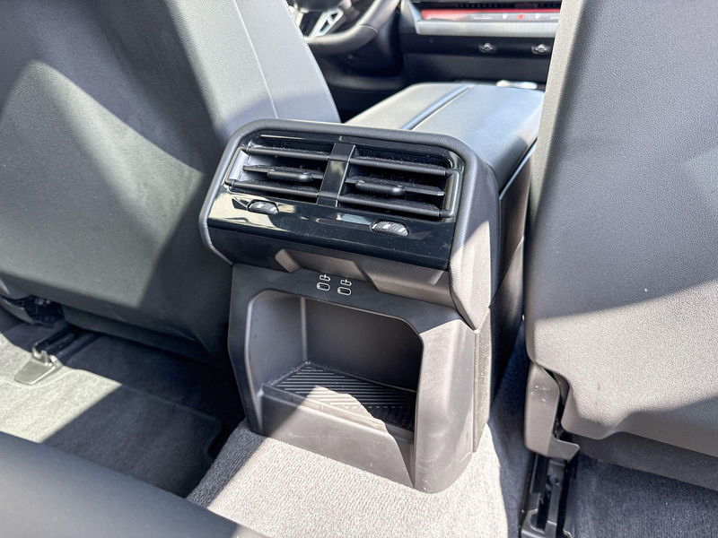 BMW 550 5 Serie Sedan 550e xDrive — photo 10