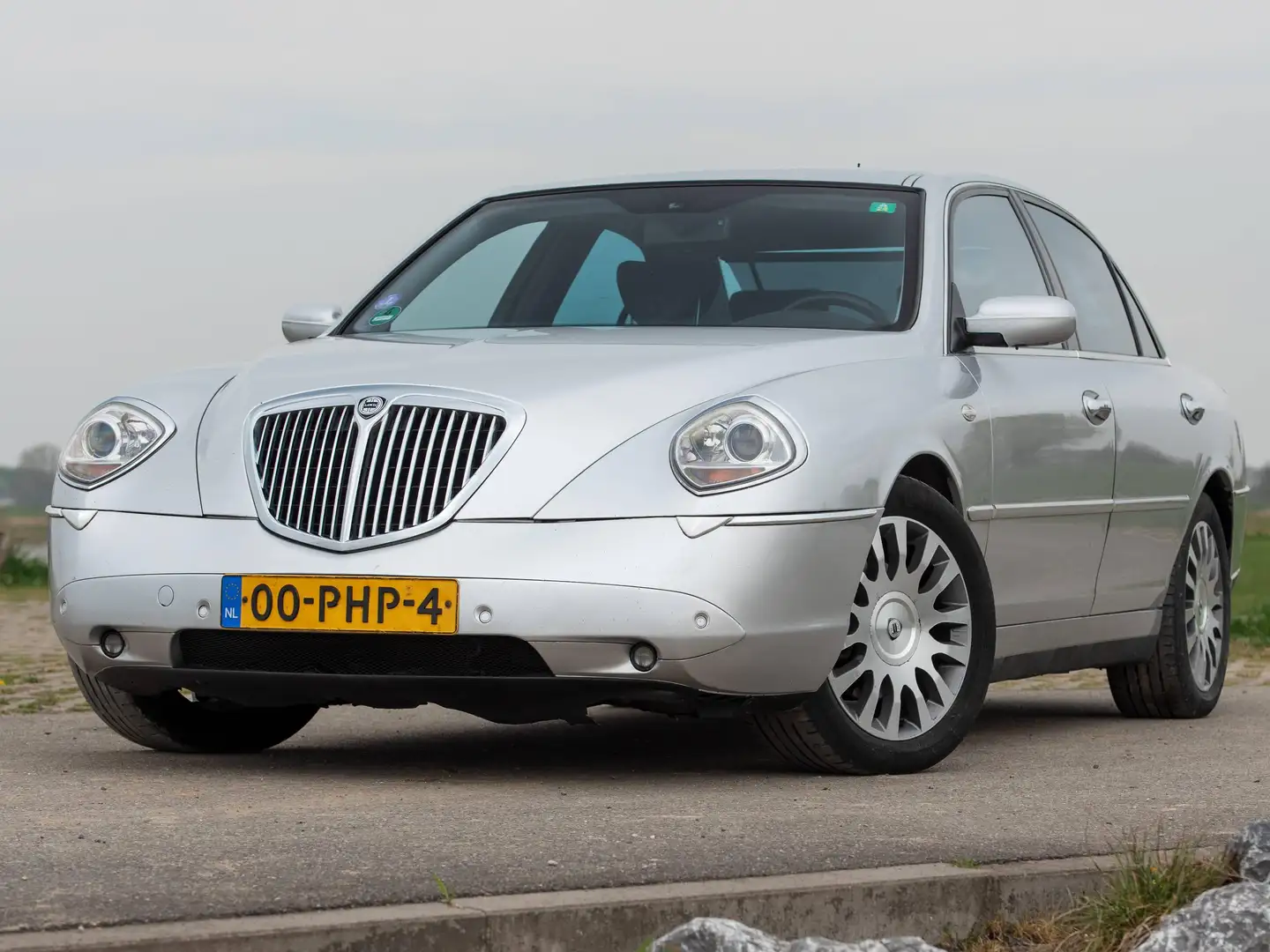 Lancia Thesis 3.0-24V V6 Emblema Silber - 1