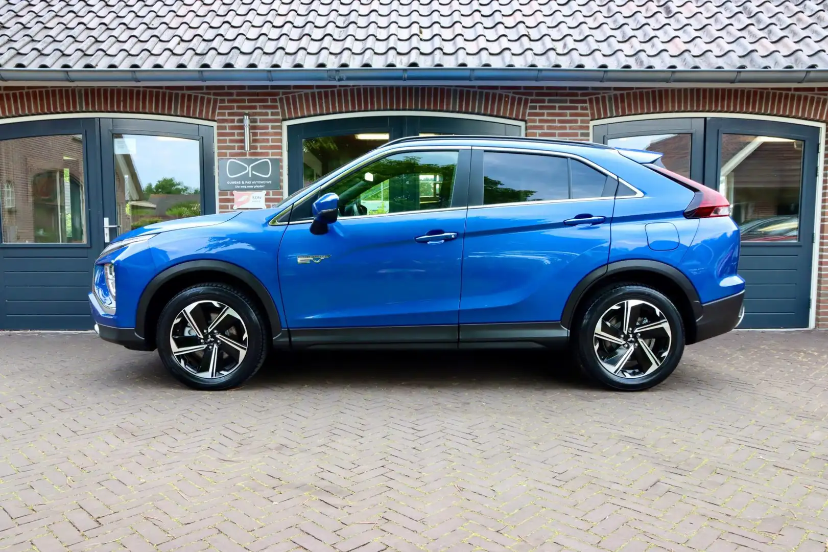 Mitsubishi Eclipse Cross 2.4 PHEV Intense+ | LED | CARPLAY | NAVIGATIE | TR Blau - 2