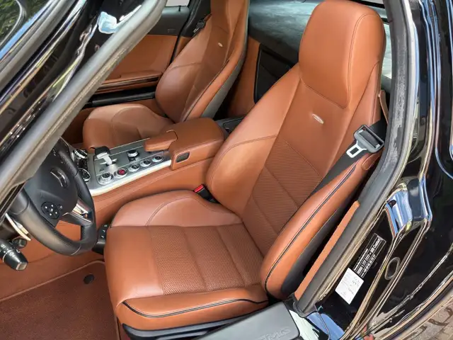 Mercedes-Benz SLS view 13