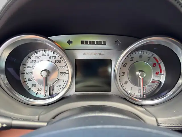Mercedes-Benz SLS view 15