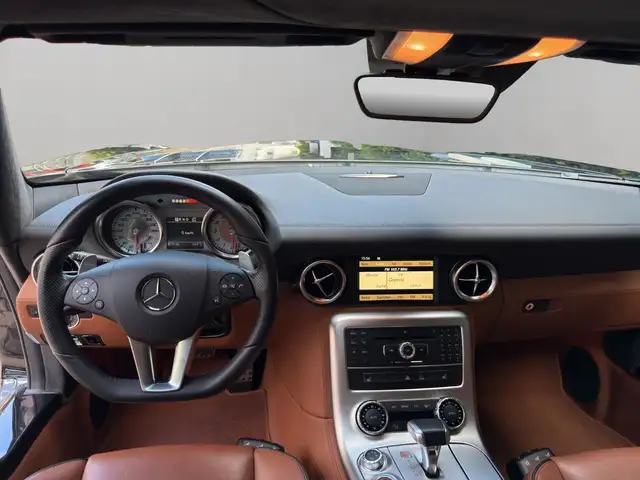 Mercedes-Benz SLS view 11