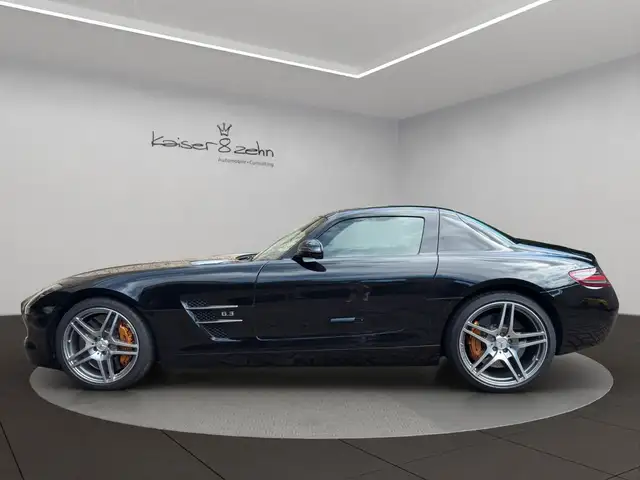 Mercedes-Benz SLS view 2