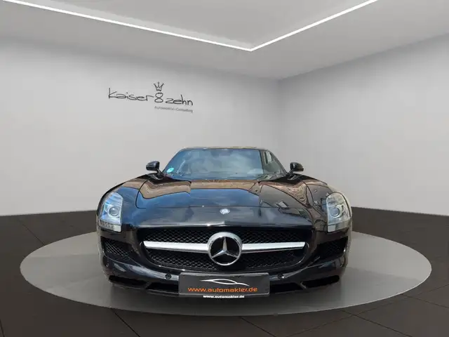 Mercedes-Benz SLS view 4