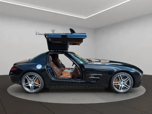 Mercedes-Benz SLS view 5