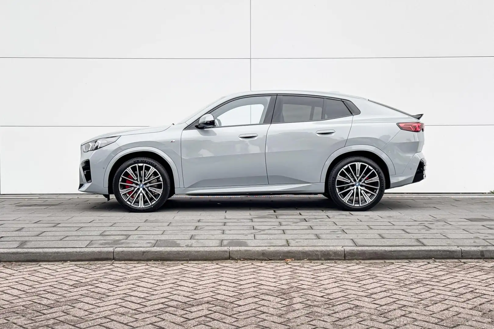 BMW iX2 eDrive20 67 kWh M Sport Edition Gris - 2