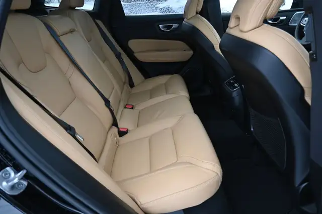 Volvo XC60 view 15