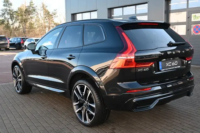 Volvo XC60 view 3