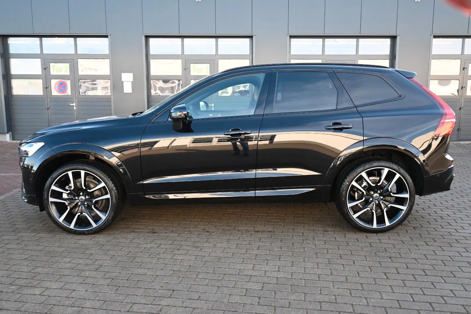 Volvo XC60 B4 D AWD Ultimate Dark*STDHZG*360°*ACC*AHK Schwarz - 2