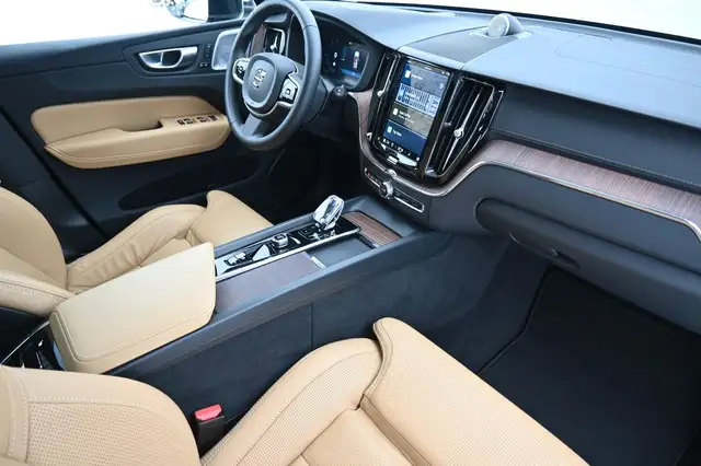 Volvo XC60 view 13