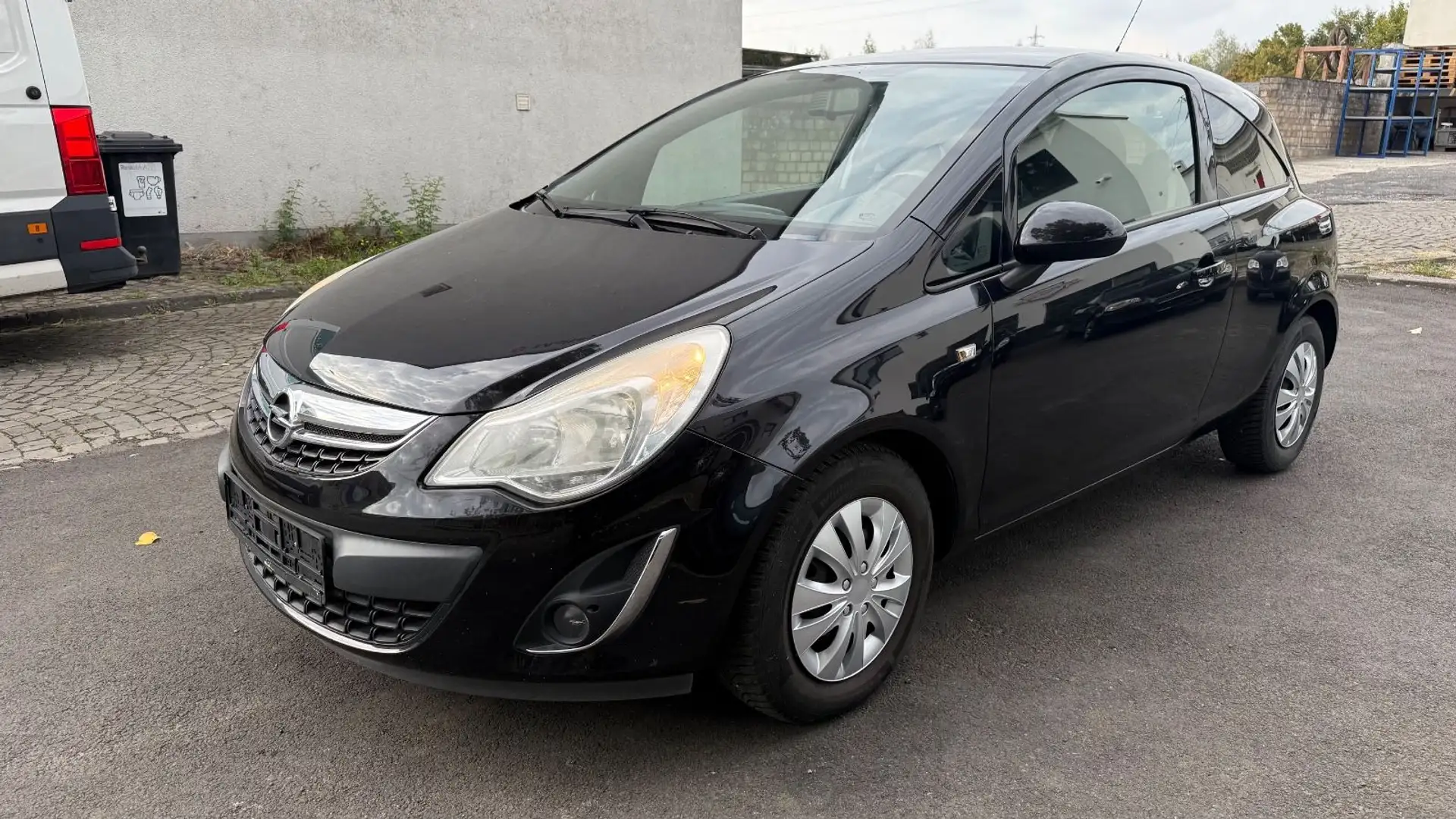 Opel Corsa D Satellite TÜV NEU Schwarz - 2