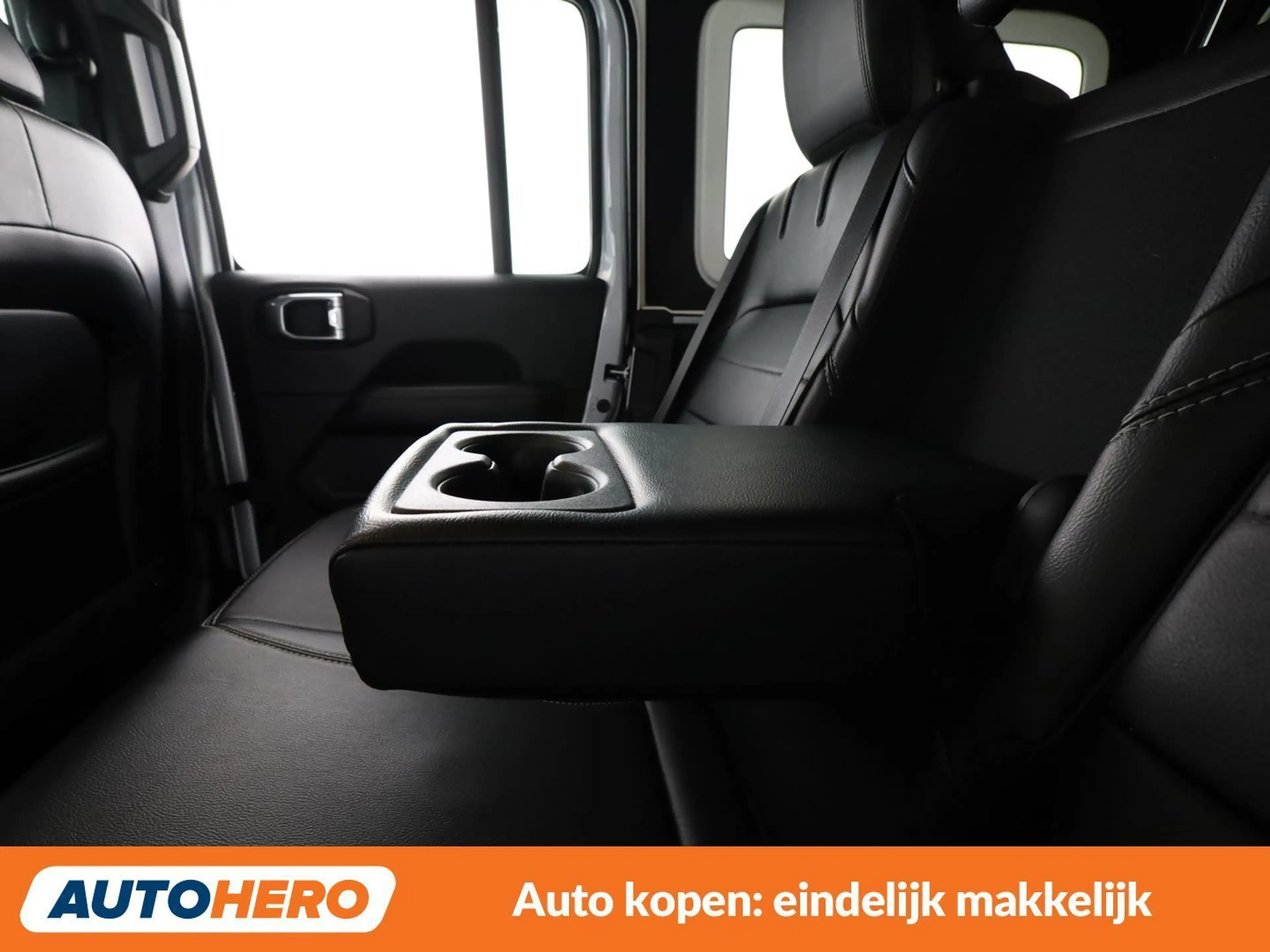Jeep Wrangler 2.0 4xe Plug-in Hybrid Sahara — photo 33
