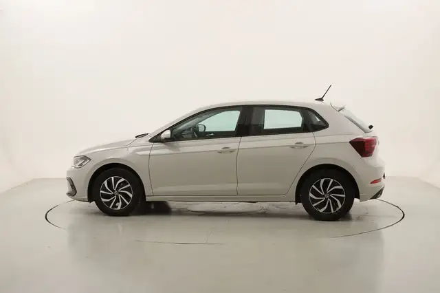 Volkswagen Polo view 2